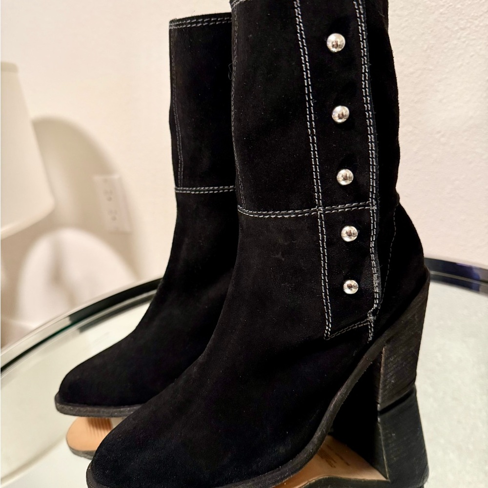 Steve Madden NEW Black Soft suede ankle Boots silver buttons limited edition 7